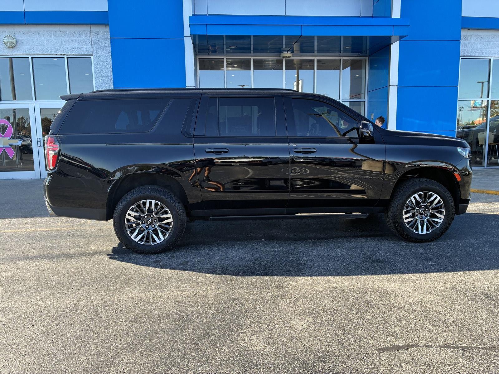 2023 Chevrolet Suburban RST