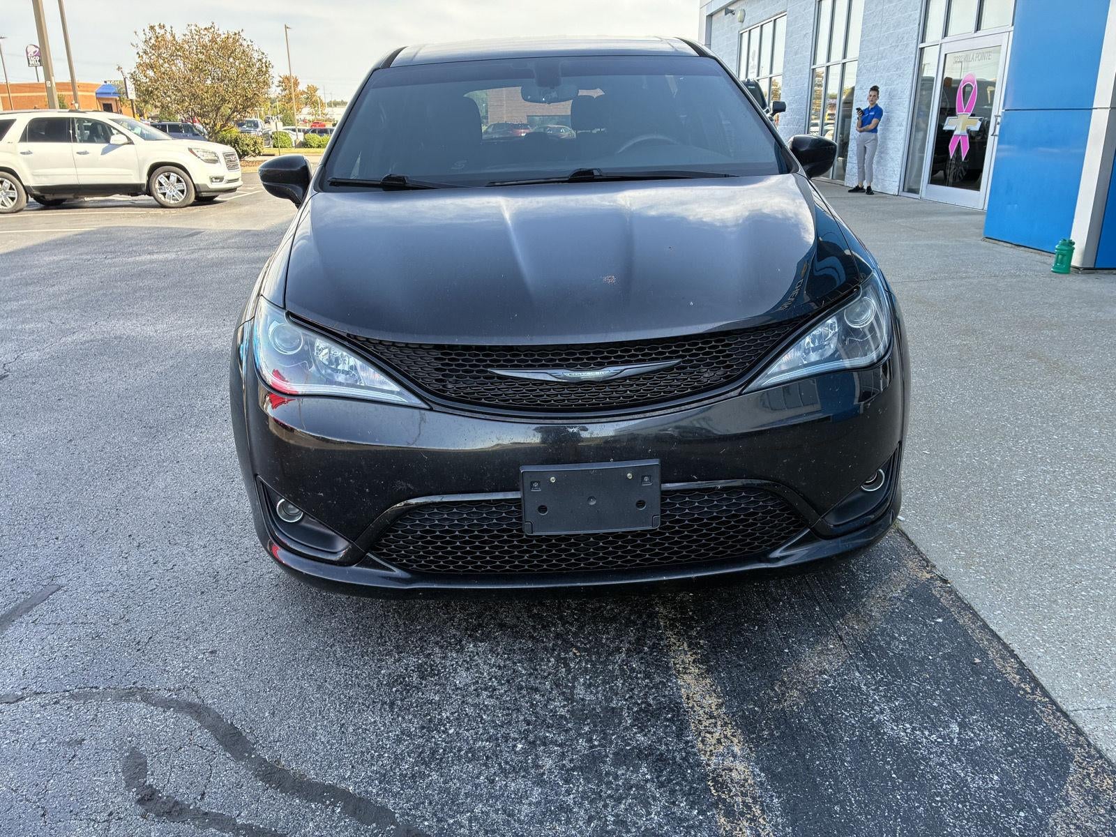 Used 2020 Chrysler Pacifica Touring with VIN 2C4RC1FG6LR126267 for sale in Owensboro, KY
