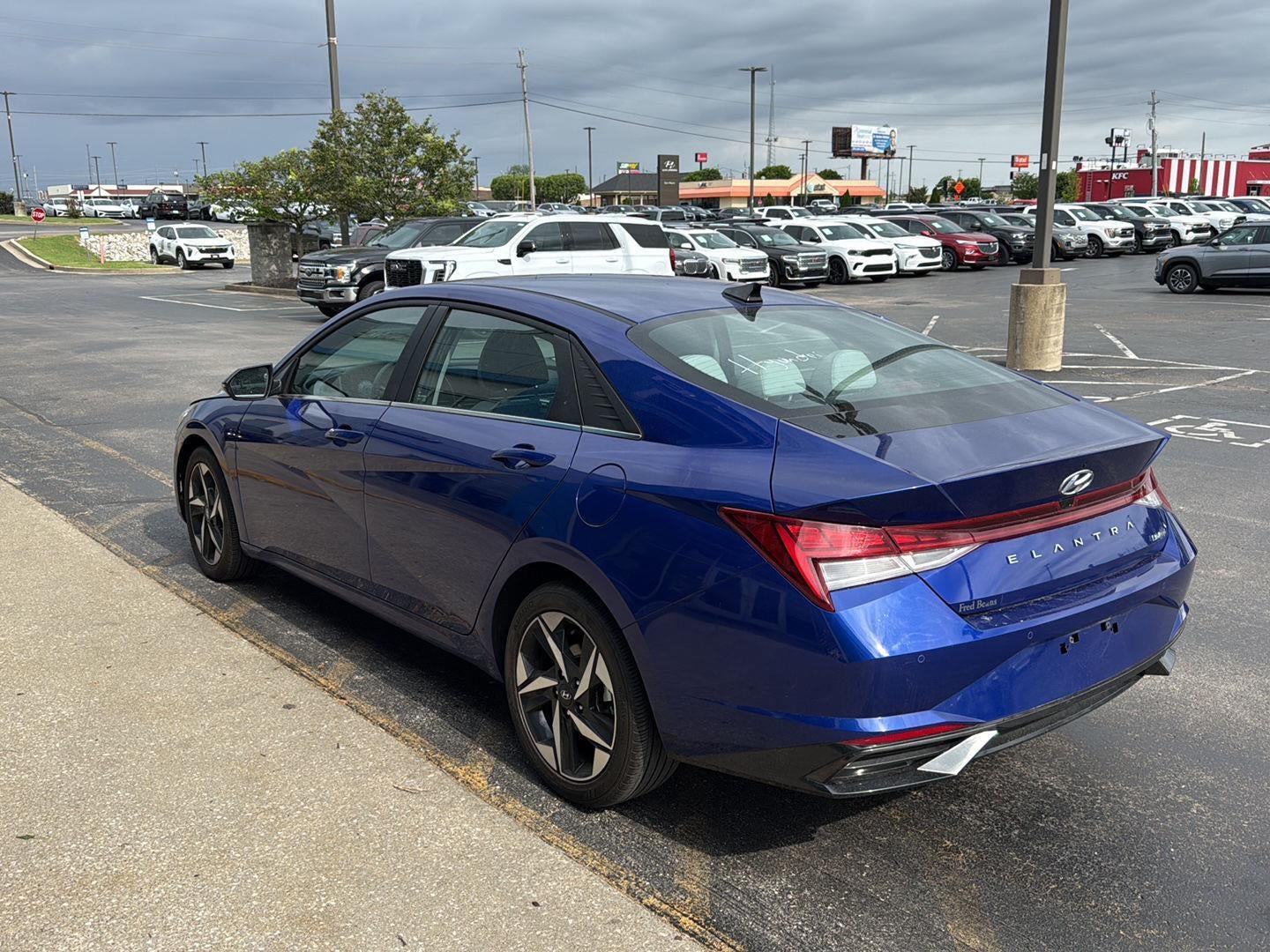2023 Hyundai Elantra Limited - Photo 15