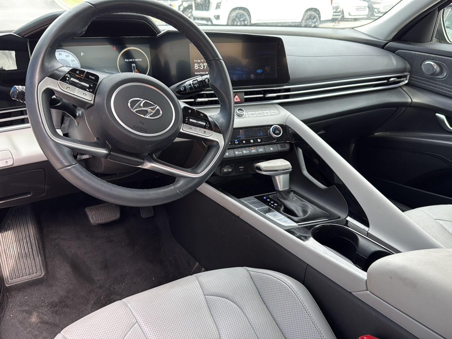 2023 Hyundai Elantra Limited - Photo 23